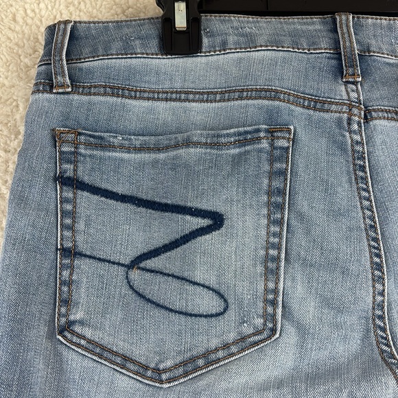 NWT Seven7 Womens Blue Denim Fray Hem Sunset Bermuda Shorts Size 14 - Picture 8 of 13